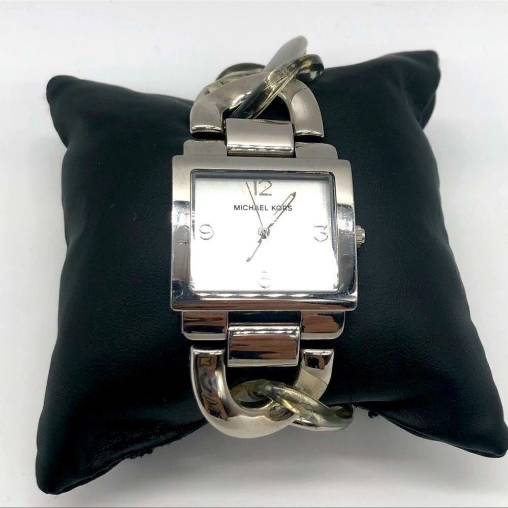 Michael Kors Silver Linked Watch - Picture 2 of 7